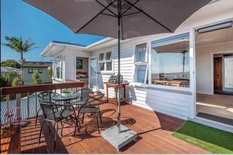 Photo of property in 10 Coronation Road, Glenfield, Auckland, 0627