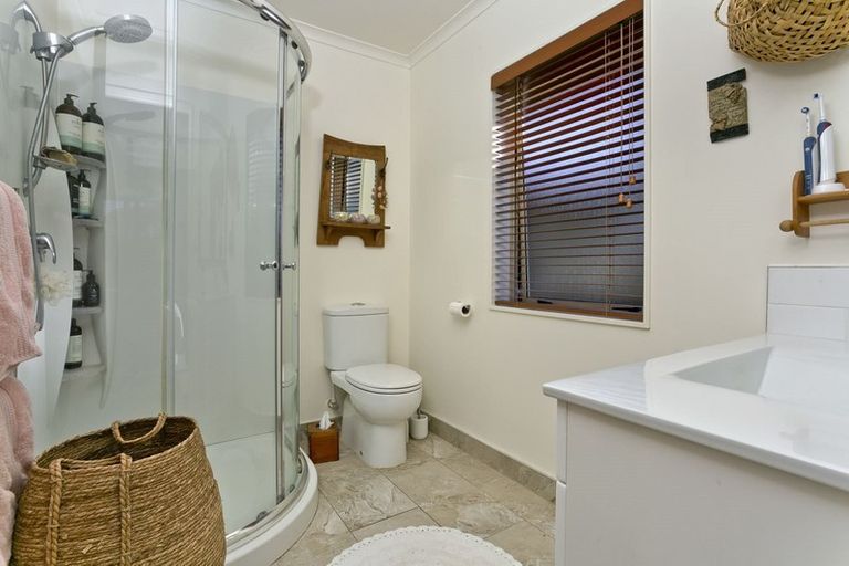 Photo of property in 53 Bluebird Crescent, Unsworth Heights, Auckland, 0632