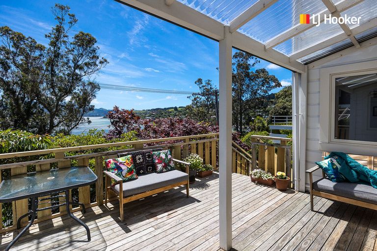 Photo of property in 33 Marine Parade, Macandrew Bay, Dunedin, 9014