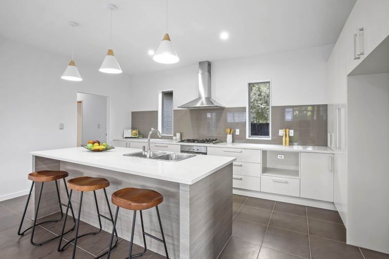 Photo of property in 108 Simpson Road, Henderson Valley, Auckland, 0614