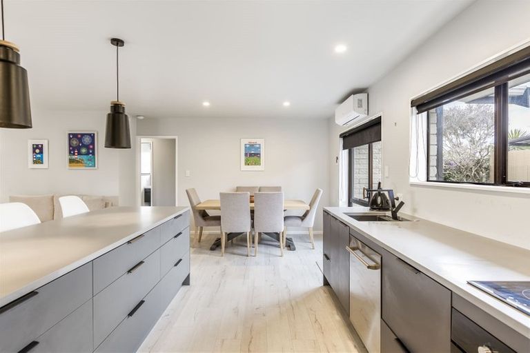 Photo of property in 2/99 Riverside Road, Orewa, 0931