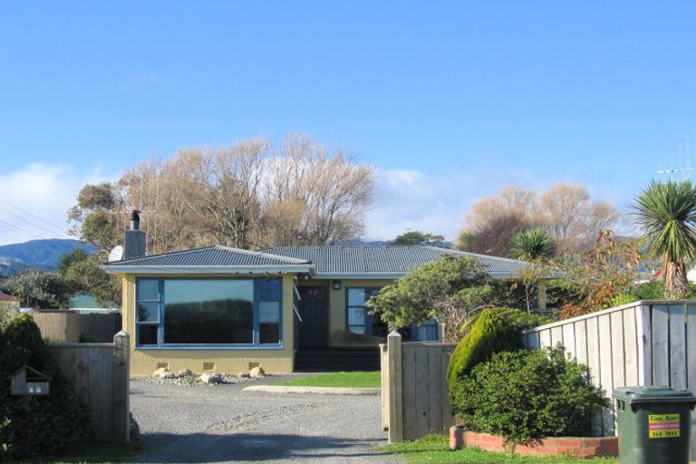 Photo of property in 10 Te Rauparaha Street, Otaki, 5512