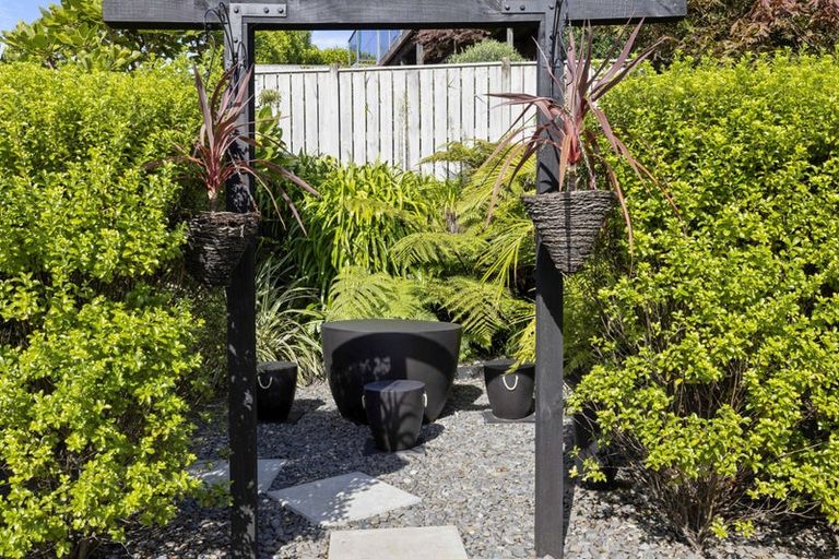 Photo of property in 10a Long Place, Frankleigh Park, New Plymouth, 4310