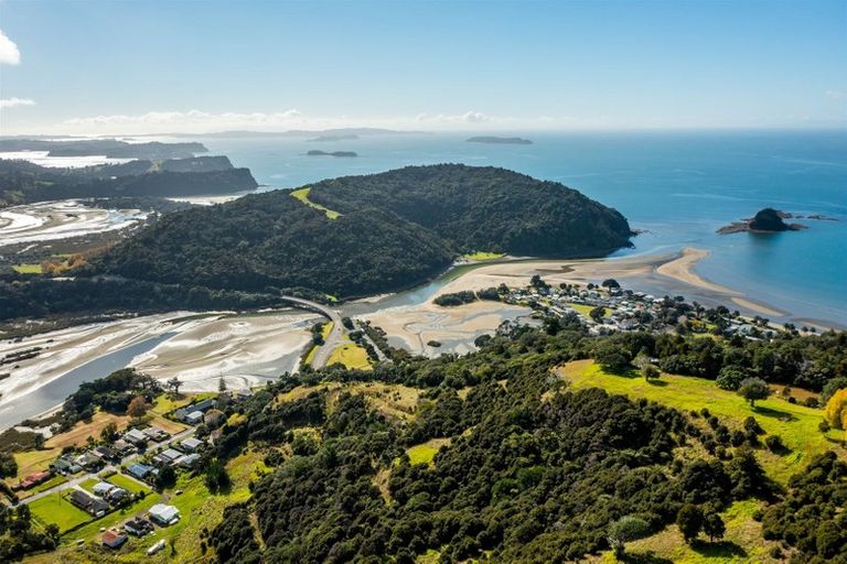Photo of property in 18 Weranui Road, Waiwera, Orewa, 0994