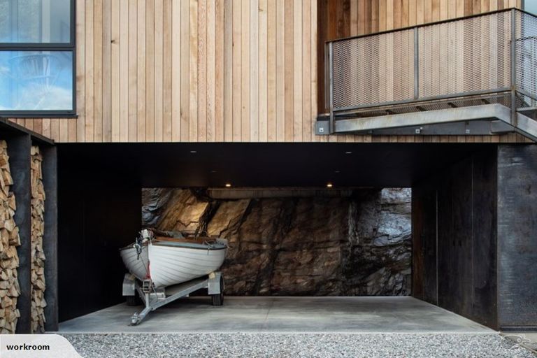 Photo of property in 63 Mcdonnell Road, Arrowtown, 9302