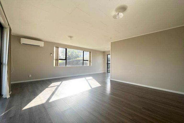 Photo of property in 1 Edgware Road, West Harbour, Auckland, 0618
