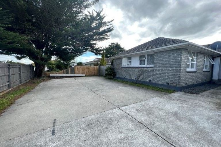 Photo of property in 120 Northcote Road, Northcote, Christchurch, 8052