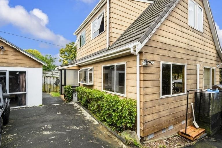 Photo of property in 2/66 Birkdale Road, Birkdale, Auckland, 0626