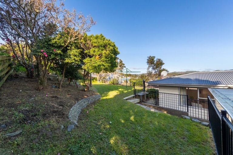 Photo of property in 26 Gloaming Hill, Titahi Bay, Porirua, 5022