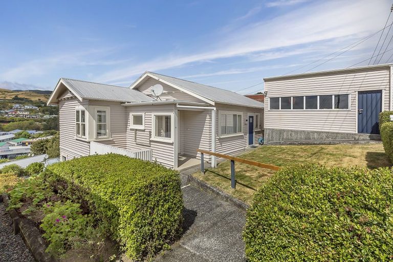 Photo of property in 4 Te Reinga View, Tawa, Wellington, 5028