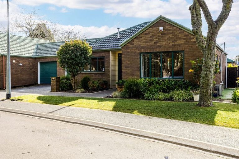 Photo of property in 4 Craiburn Street, Ranui, Auckland, 0612