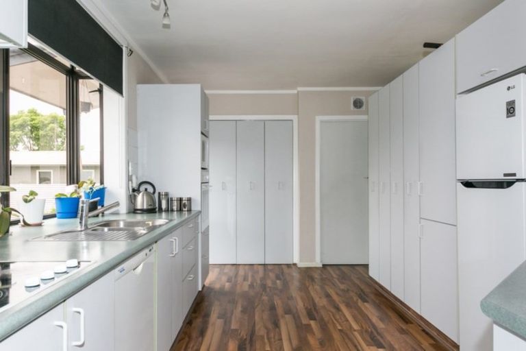 Photo of property in 48 Meeanee Road, Taradale, Napier, 4112