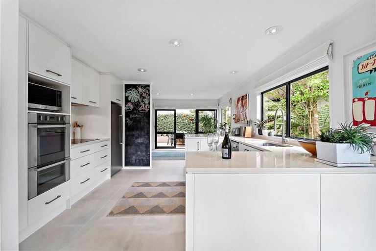 Photo of property in 2/2 Parr Terrace, Castor Bay, Auckland, 0620