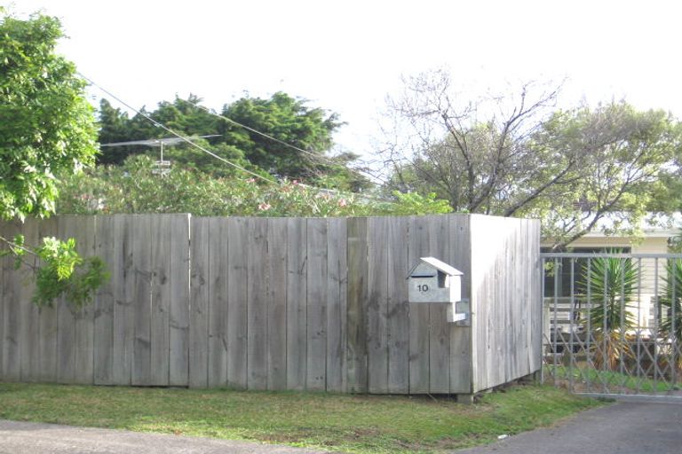 Photo of property in 10 Sheehan Road, Te Atatu South, Auckland, 0610