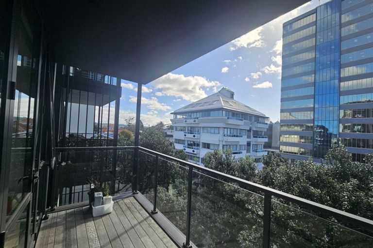 Photo of property in 10 Celeste Place, Totara Vale, Auckland, 0627