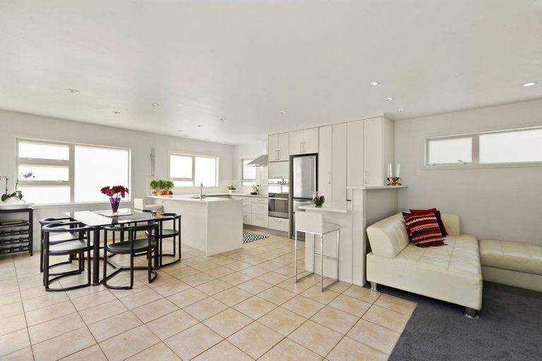 Photo of property in 1/15 Sylvan Park Avenue, Milford, Auckland, 0620
