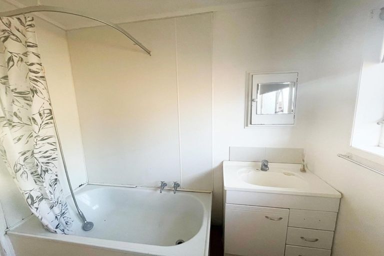 Photo of property in 6 Marr Road, Manurewa, Auckland, 2102