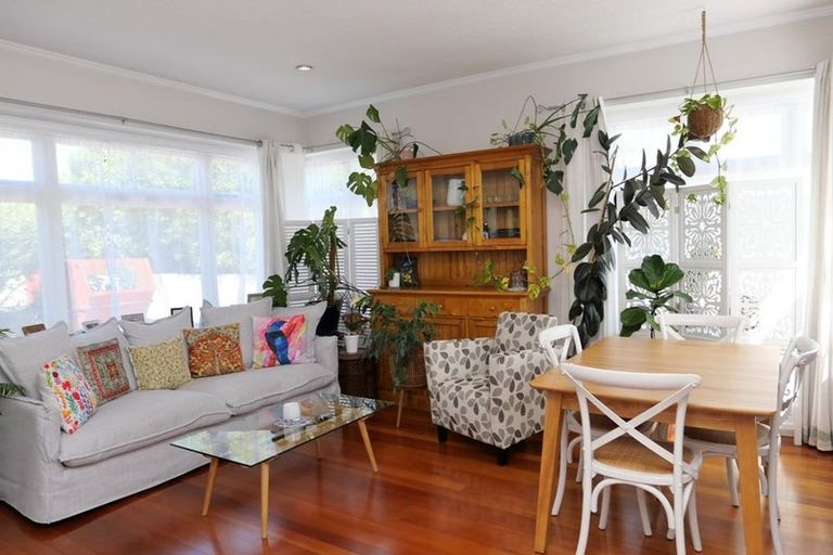 Photo of property in 213 Te Moana Road, Waikanae, 5036