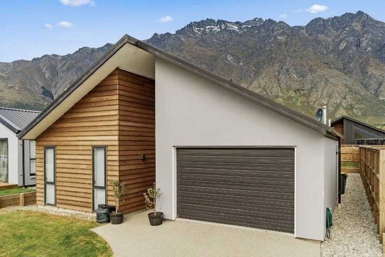 Photo of property in 53 Howden Drive, Jacks Point, 9371