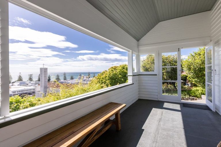 Photo of property in 6 Madeira Road, Bluff Hill, Napier, 4110