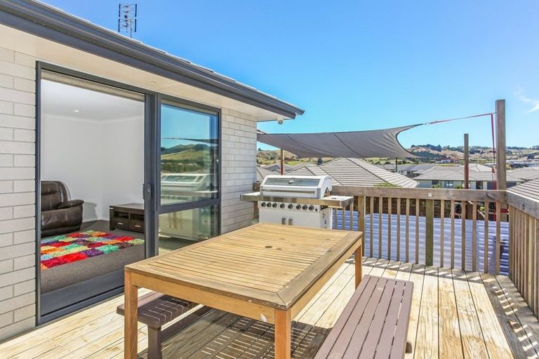 Photo of property in 16 Lippiatt Crescent, Pokeno, 2402