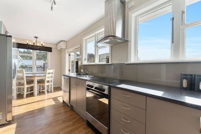 Photo of property in 6 Chittick Street, Stokes Valley, Lower Hutt, 5019