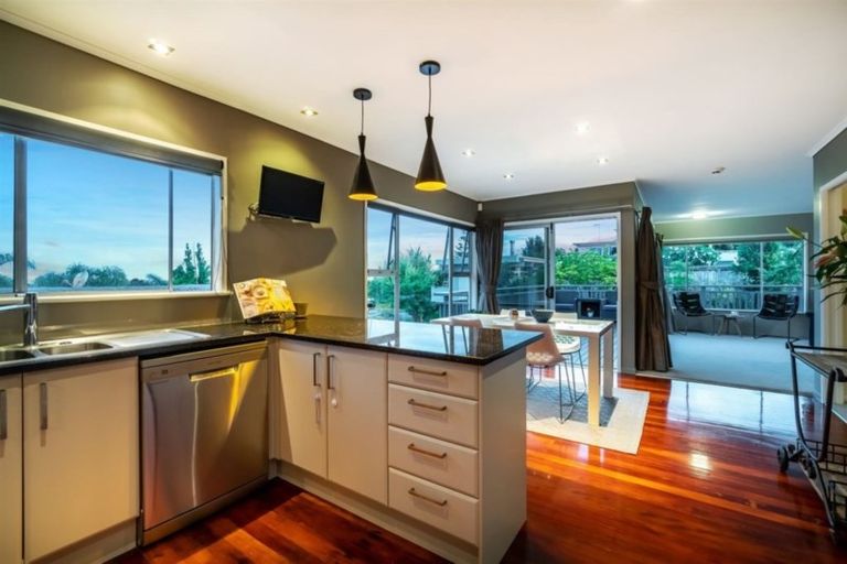 Photo of property in 11 Havenwood Place, Birkenhead, Auckland, 0626