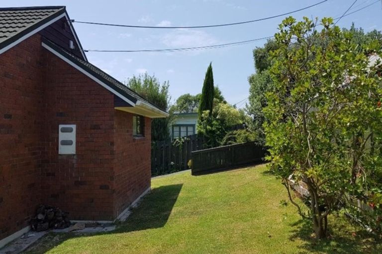 Photo of property in 870a Beach Road, Waiake, Auckland, 0630