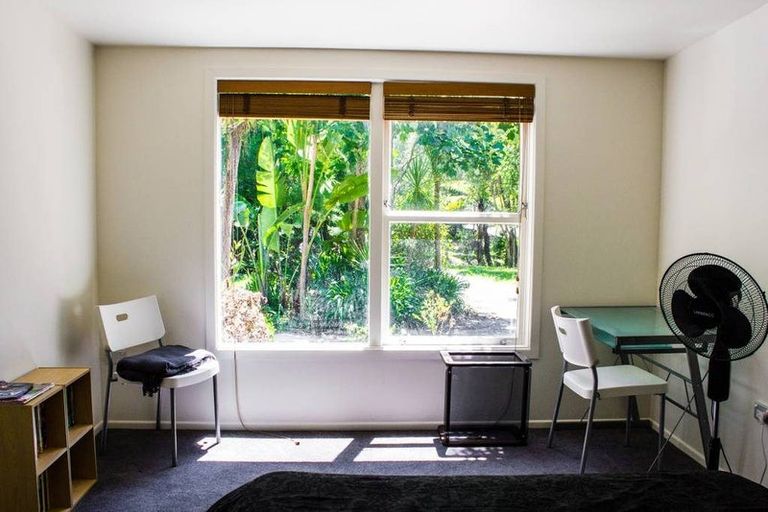 Photo of property in 34 Sandown Road, Rothesay Bay, Auckland, 0630