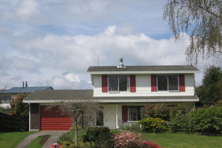 Photo of property in 35 Waitawa Place, Lynmore, Rotorua, 3010