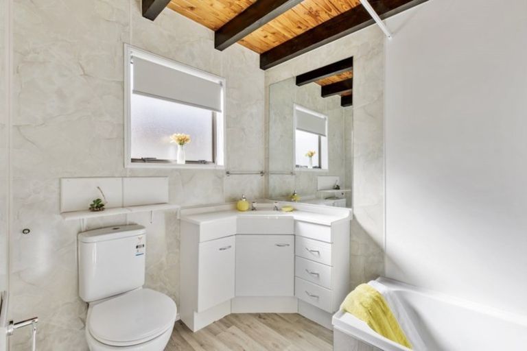 Photo of property in 18 Delshaw Avenue, Stanmore Bay, Whangaparaoa, 0932