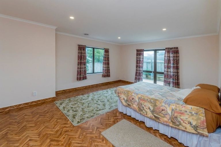 Photo of property in 36 Eruini Street, Waikanae Beach, Waikanae, 5036