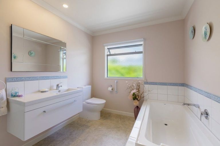 Photo of property in 10 Rochfort Street, Otane, 4202