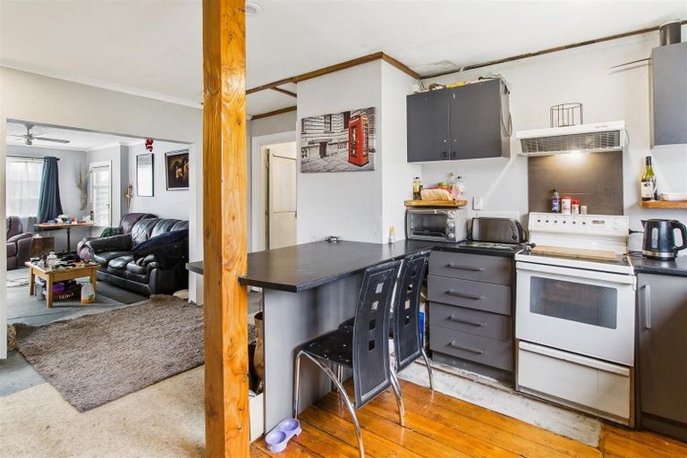 Photo of property in 12 Rhodes Street, Waimate, 7924