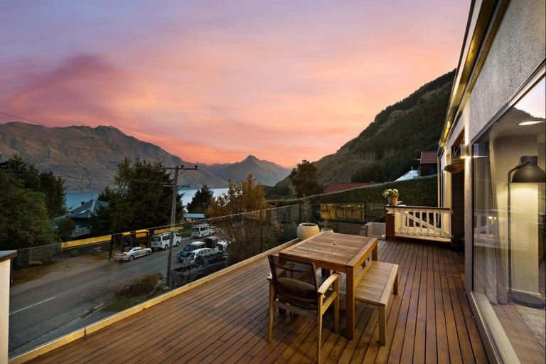 Photo of property in 1 Arawata Terrace, Fernhill, Queenstown, 9300