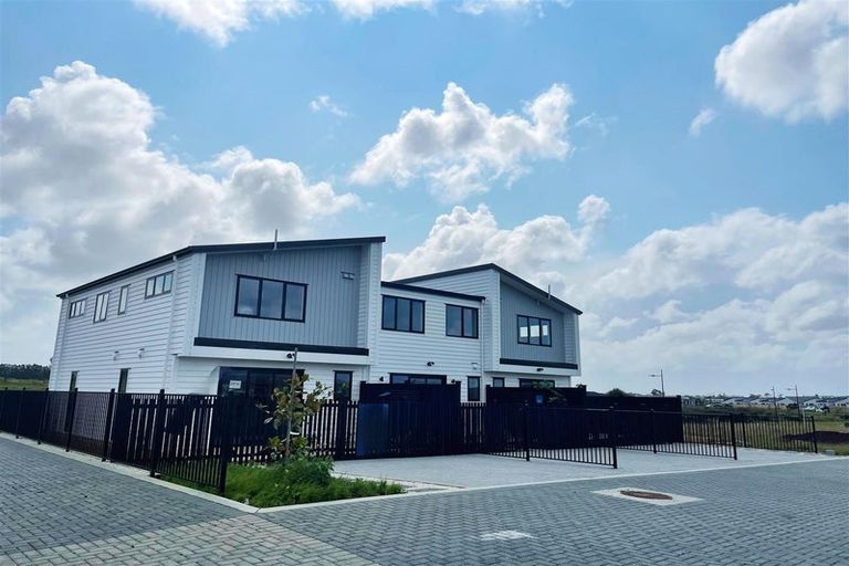 Photo of property in 4 Harikoa Way, Karaka, 2113