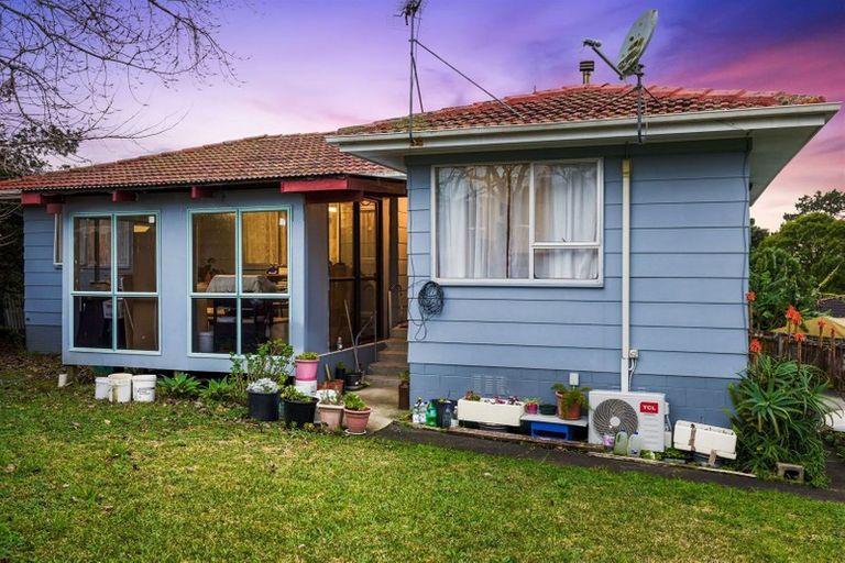 Photo of property in 4 Backhurst Grove, Massey, Auckland, 0614