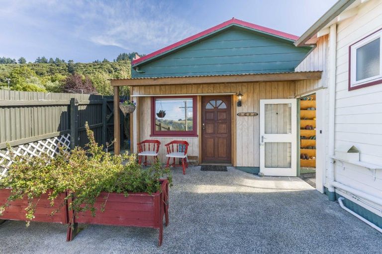 Photo of property in 11 Monowai Road, Ravensbourne, Dunedin, 9022