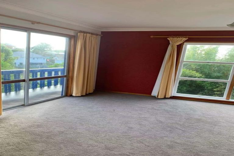 Photo of property in 1 Sovereign Place, Glenfield, Auckland, 0629