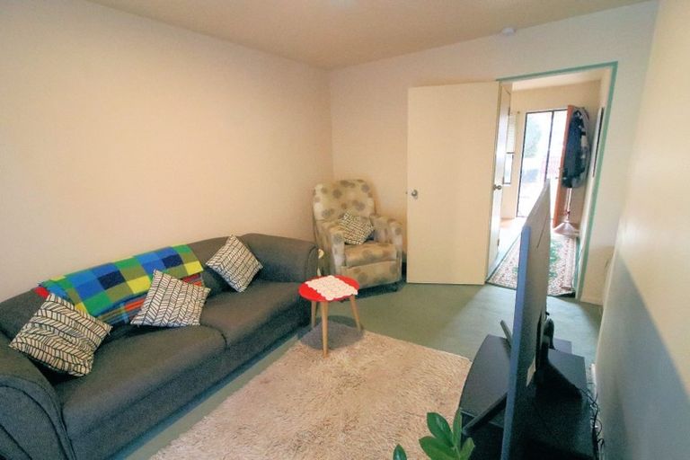 Photo of property in 3/9 John Jennings Drive, Oteha, Auckland, 0632