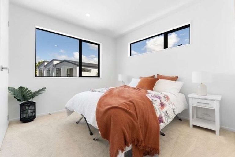 Photo of property in 8/67 Royal View Road, Te Atatu South, Auckland, 0610