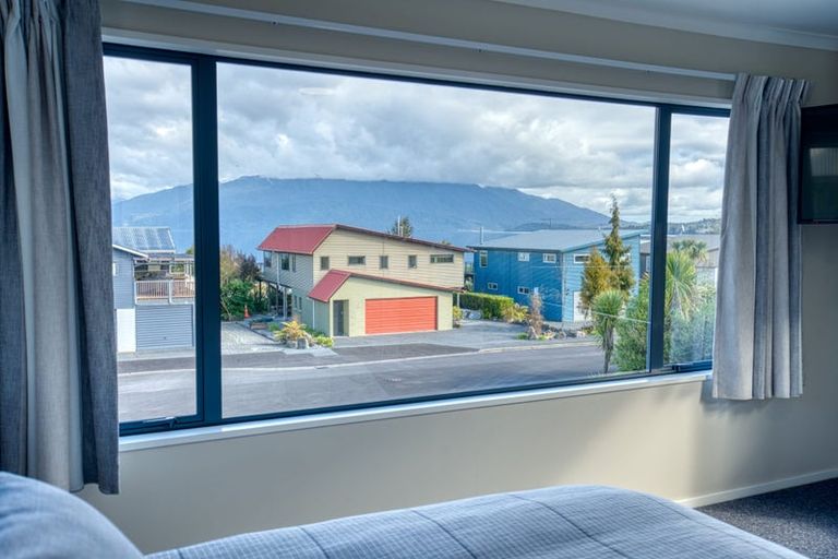 Photo of property in 9 Ranui Place, Moana, 7872