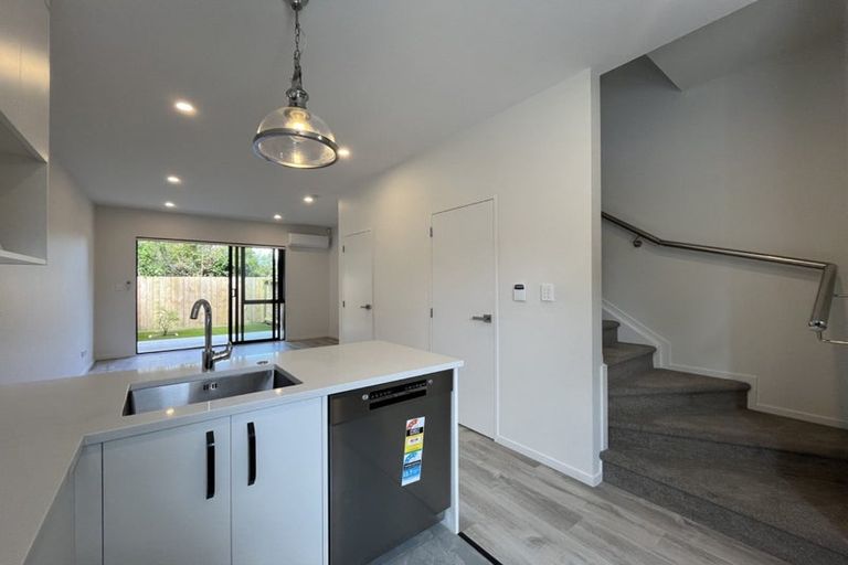 Photo of property in 7/241 Don Buck Road, Massey, Auckland, 0614