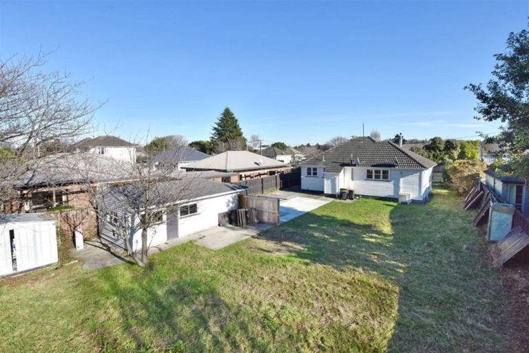 Photo of property in 16 Bateman Avenue, Bryndwr, Christchurch, 8053