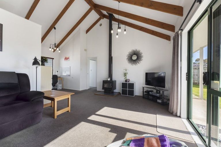 Photo of property in 109 Hillcrest Drive, Kelvin Grove, Palmerston North, 4414