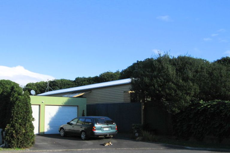 Photo of property in 6 Walnut Grove, Waikanae, 5036