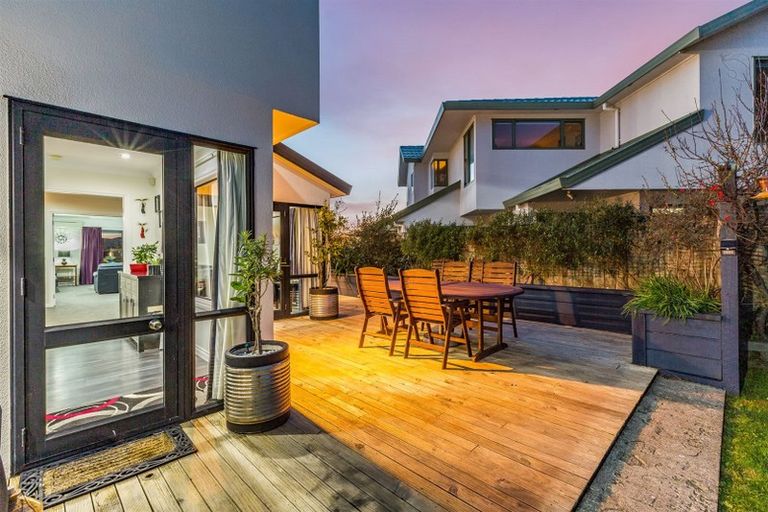 Photo of property in 2 Seascape View, Paremata, Porirua, 5024