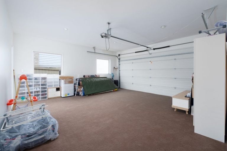 Photo of property in 140 Keri Vista Rise, Papakura, 2110