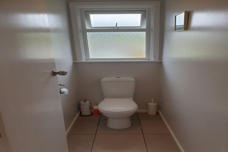 Photo of property in 352 Main Road, Tawa, Wellington, 5028