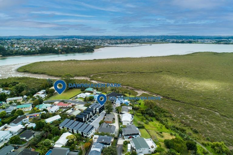Photo of property in 27a Dawnhaven Drive, Te Atatu Peninsula, Auckland, 0610